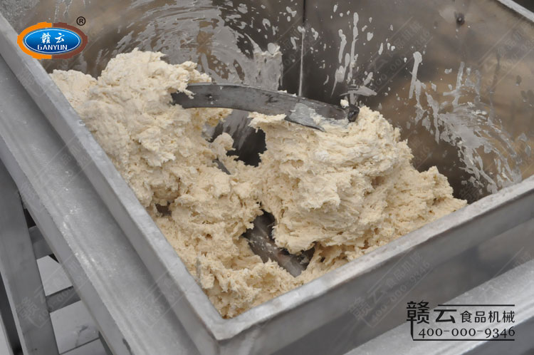 加糖水后和好的面團