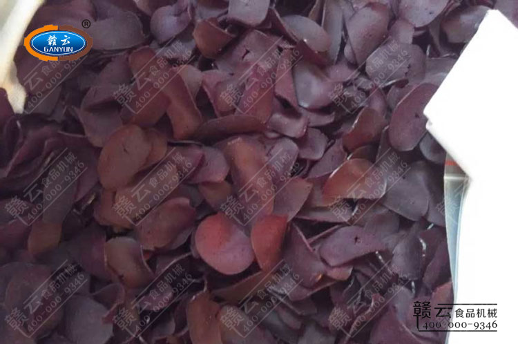 切出來的薯干經過曬干