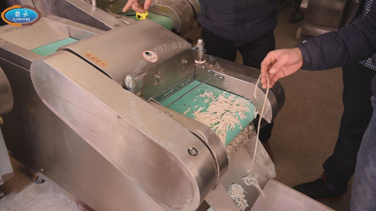 一條長長的豆粑絲